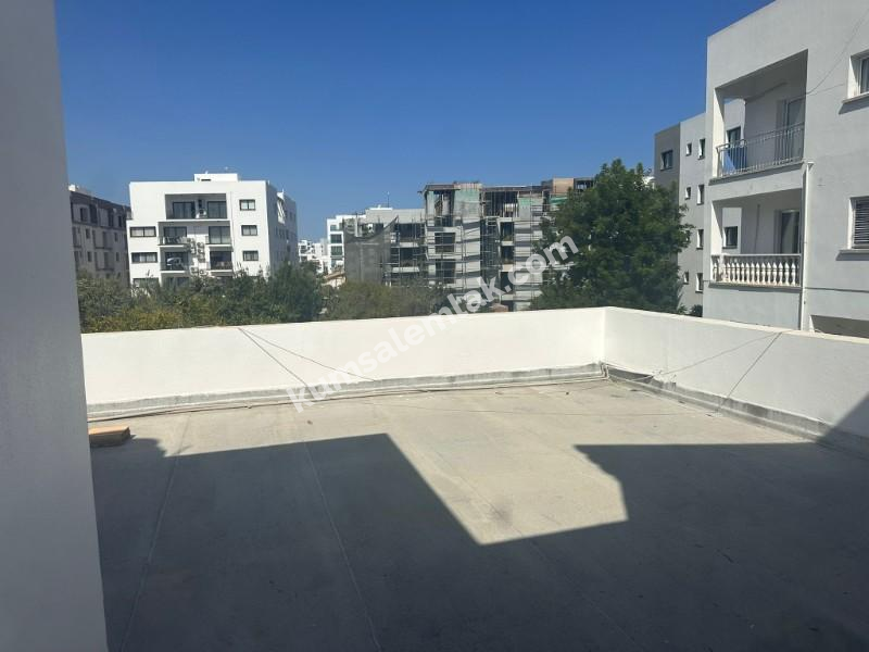 GİRNE MERKEZDE SATILIK TÜRK MALI KOMPLE BİNA