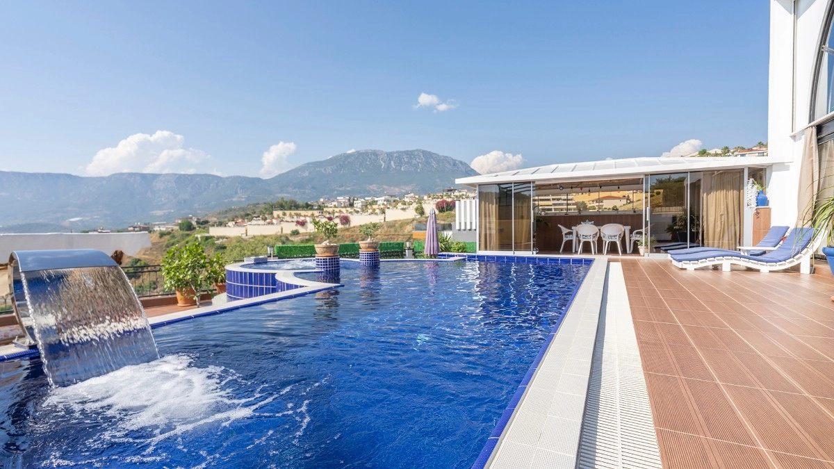 Privat Basseng og Panoramautsikt