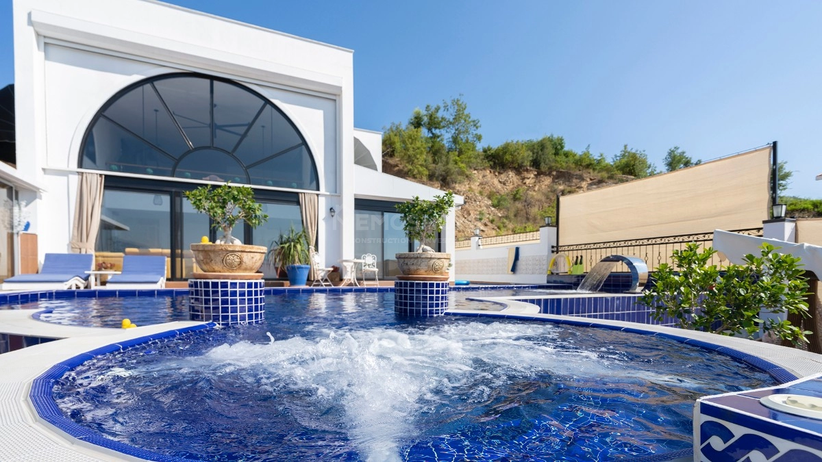 Privat Basseng og Panoramautsikt