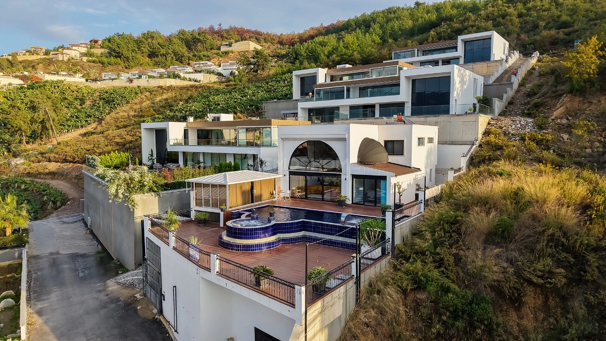 Privat Basseng og Panoramautsikt