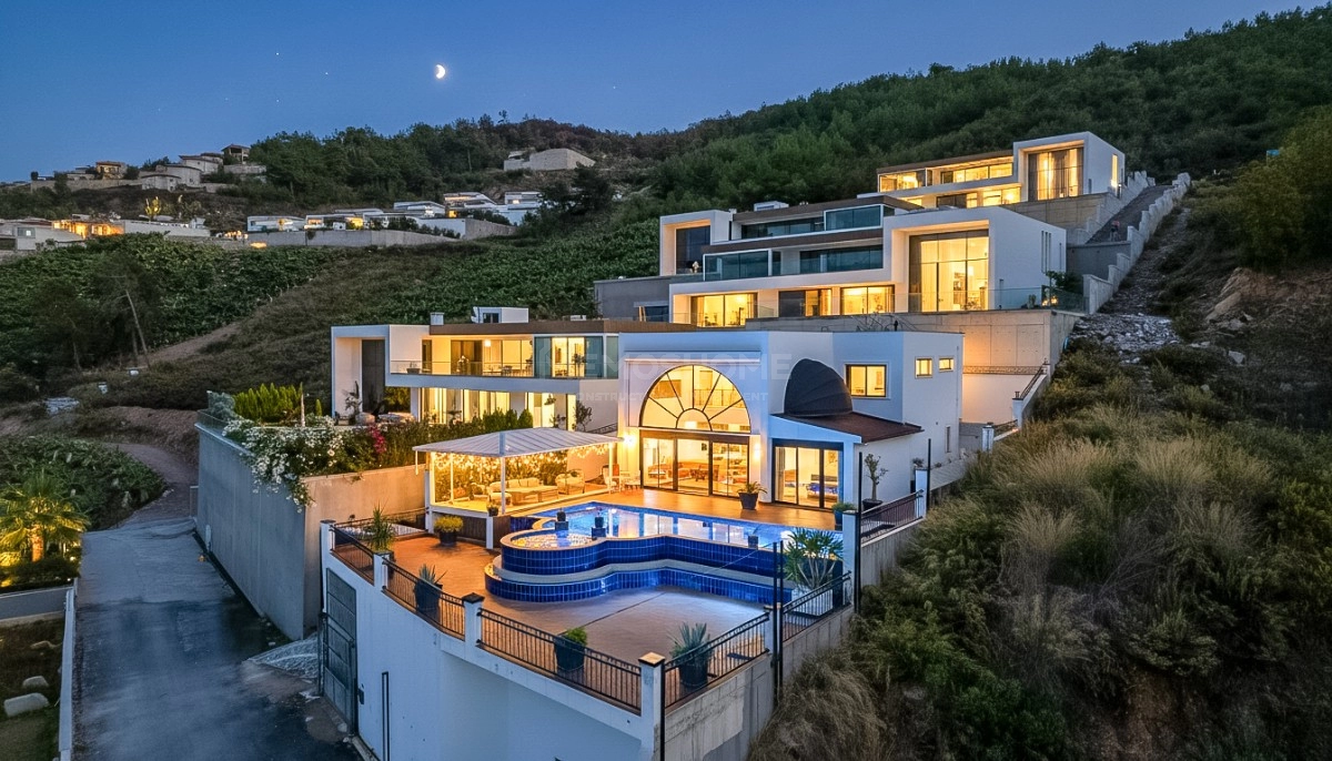 Privat Basseng og Panoramautsikt