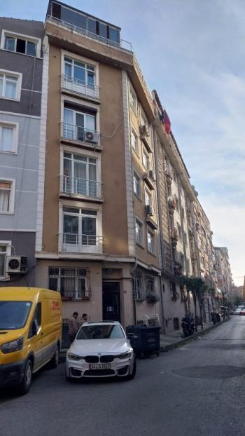 Batı Caddesinde Osmanbey Metro'ya 15 dakika Yakın Kiralık 2+1 Daire