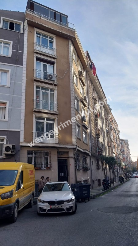 Batı Caddesinde Osmanbey Metro'ya 15 dakika Yakın Kiralık 2+1 Daire