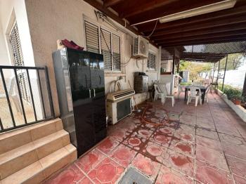 MAĞUSA' DA ZEMİNKAT BAHÇELİ SATILIK DAİRE