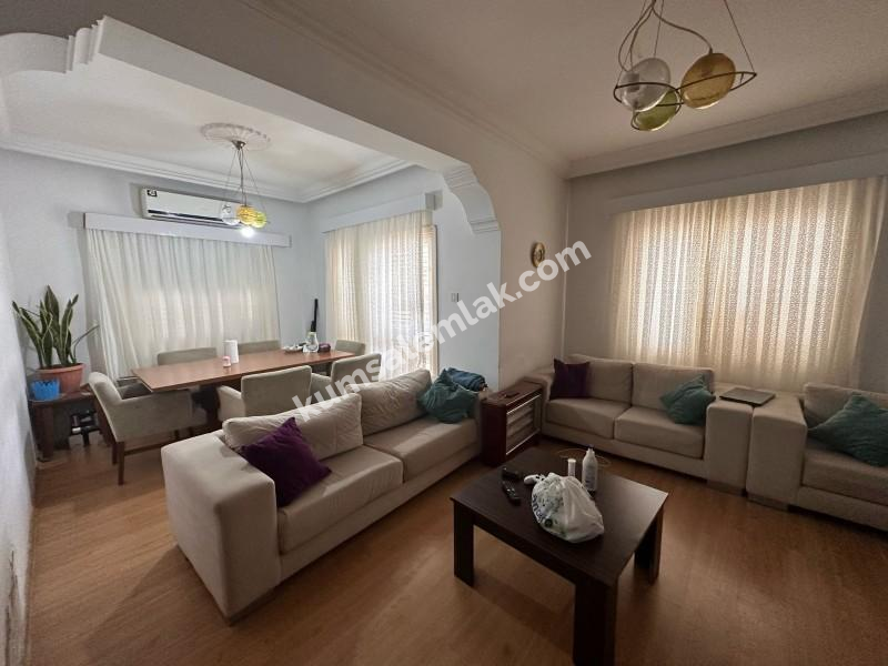 MAĞUSA' DA ZEMİNKAT BAHÇELİ SATILIK DAİRE