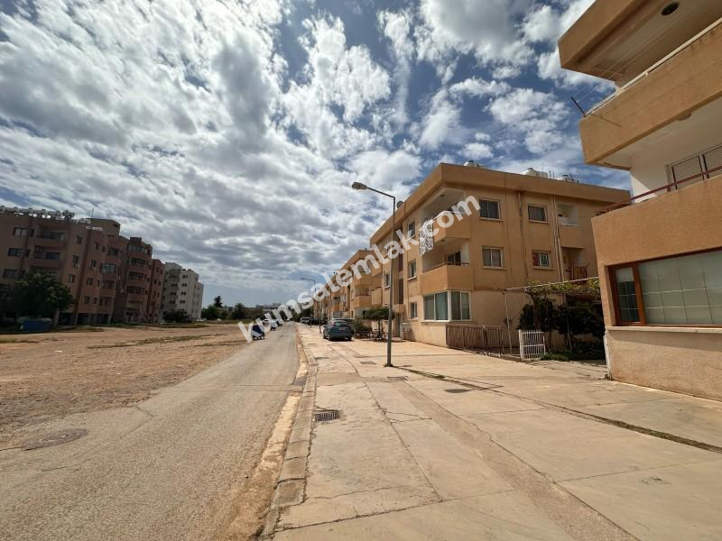 MAĞUSA' DA ZEMİNKAT BAHÇELİ SATILIK DAİRE