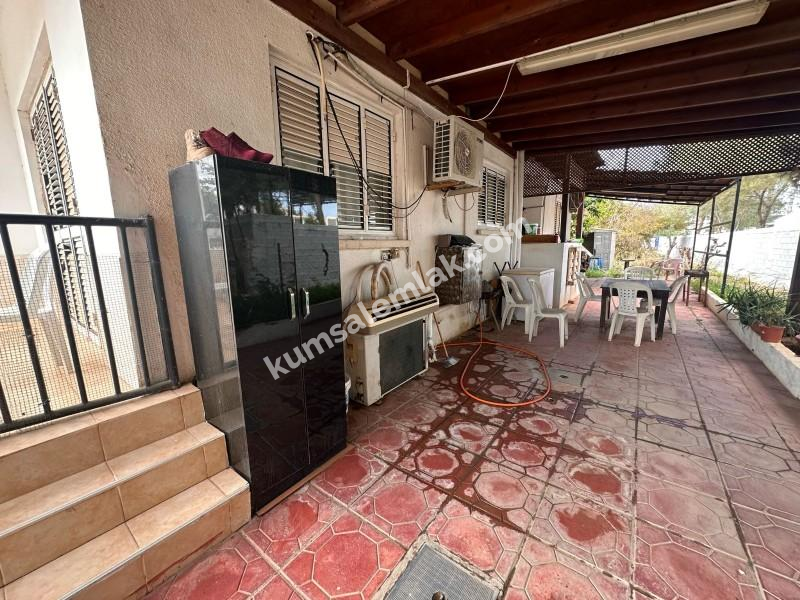 MAĞUSA' DA ZEMİNKAT BAHÇELİ SATILIK DAİRE