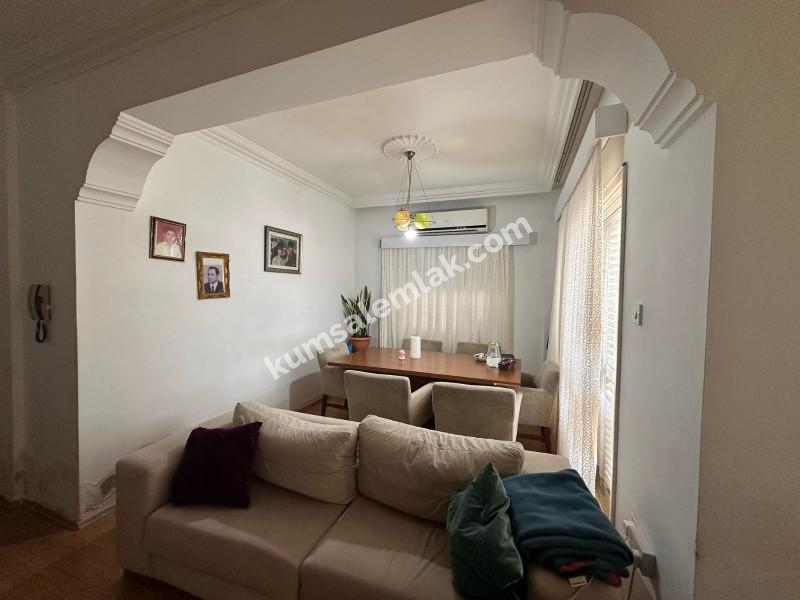 MAĞUSA' DA ZEMİNKAT BAHÇELİ SATILIK DAİRE