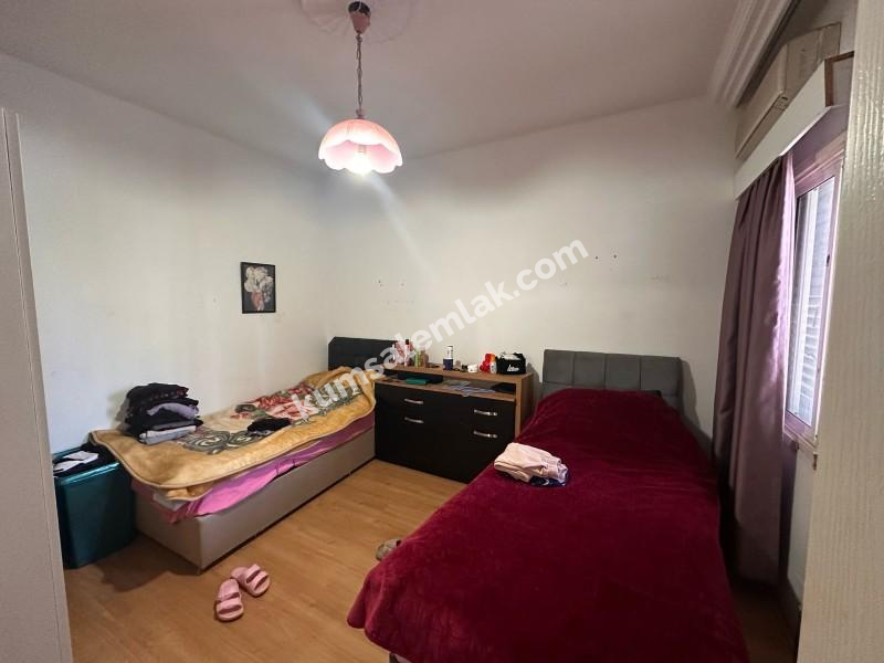 MAĞUSA' DA ZEMİNKAT BAHÇELİ SATILIK DAİRE