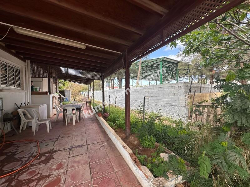 MAĞUSA' DA ZEMİNKAT BAHÇELİ SATILIK DAİRE