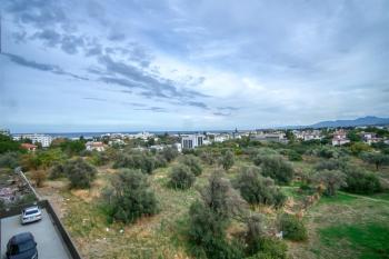 Girne Merkez'de Taşınmaya Hazır Özel Tasarım Muhteşem 3+1 Satılık Daire