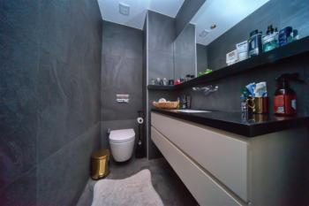 Girne Merkez'de Taşınmaya Hazır Özel Tasarım Muhteşem 3+1 Satılık Daire