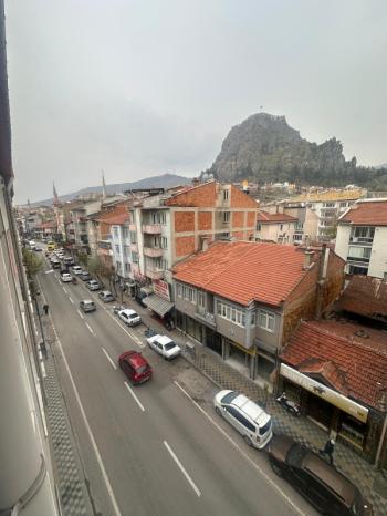 AFYON ÜÇOK EMLAKTAN MECİDİYE MAH MAH SATILIK 3+1 TEMİZ BAKIMLI DAİRE