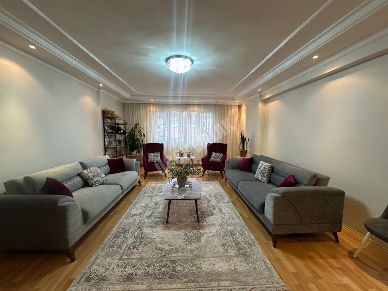 AFYON ÜÇOK EMLAKTAN MECİDİYE MAH MAH SATILIK 3+1 TEMİZ BAKIMLI  DAİRE