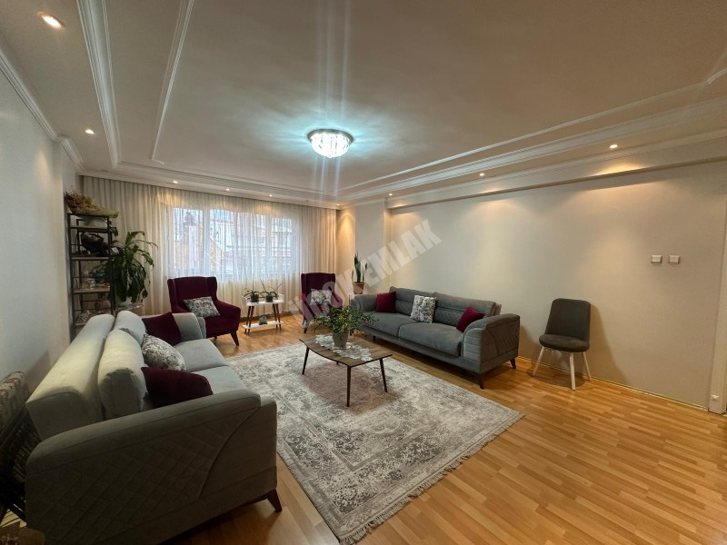 AFYON ÜÇOK EMLAKTAN MECİDİYE MAH MAH SATILIK 3+1 TEMİZ BAKIMLI  DAİRE