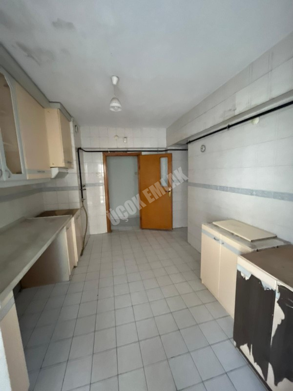 AFYON ÜÇOK EMLAKTAN ALİ İHSAN PAŞA MAH KİRALIK 3+1 DAİRE