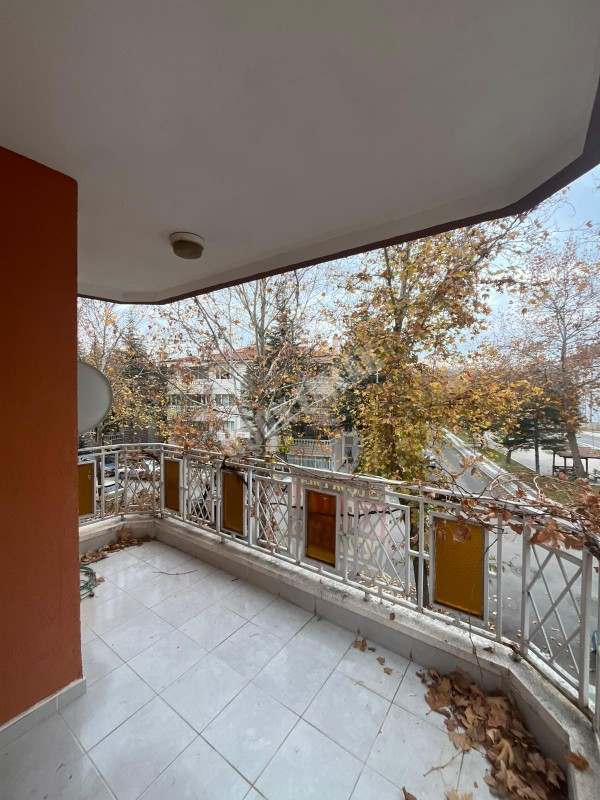 AFYON ÜÇOK EMLAKTAN ALİ İHSAN PAŞA MAH KİRALIK 3+1 DAİRE