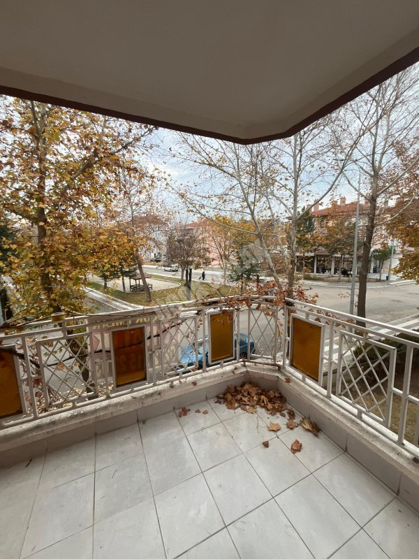 AFYON ÜÇOK EMLAKTAN ALİ İHSAN PAŞA MAH KİRALIK 3+1 DAİRE