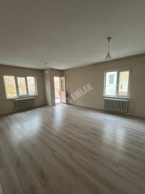 AFYON ÜÇOK EMLAKTAN ALİ İHSAN PAŞA MAH KİRALIK 3+1 DAİRE