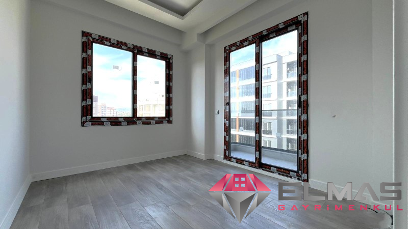 Elmas’tan Eski Mezitli’de Yatay Mimari Cepheleri Açık Sıfır 2+1