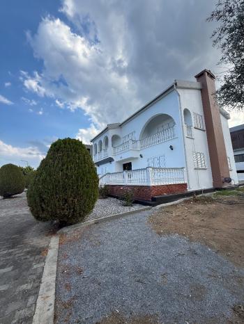 KKTC Girne Edremit Bölgesinde Geniş Arazili Dağ Ve Deniz Manzaralı 3+1 Villa 