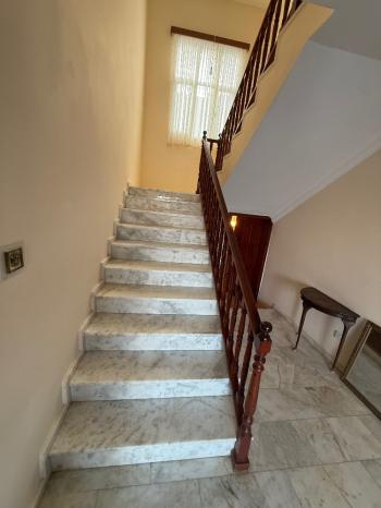 KKTC Girne Edremit Bölgesinde Geniş Arazili Dağ Ve Deniz Manzaralı 3+1 Villa 