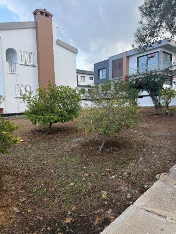 KKTC Girne Edremit Bölgesinde Geniş Arazili Dağ Ve Deniz Manzaralı 3+1 Villa 