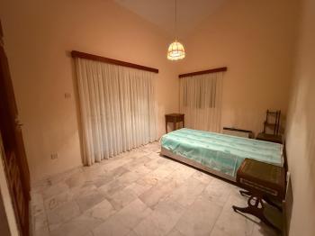 KKTC Girne Edremit Bölgesinde Geniş Arazili Dağ Ve Deniz Manzaralı 3+1 Villa 