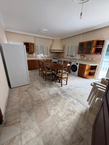 KKTC Girne Edremit Bölgesinde Geniş Arazili Dağ Ve Deniz Manzaralı 3+1 Villa 