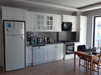 MUDANYA ÖMERBEY'DE  FULL EŞYALI 7 YAŞINDA OTOPARKLI APT.'DA KİRALIK 2+1 DAİRE