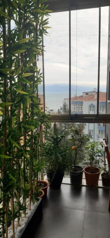 MUDANYA ÖMERBEY'DE  FULL EŞYALI 7 YAŞINDA OTOPARKLI APT.'DA KİRALIK 2+1 DAİRE