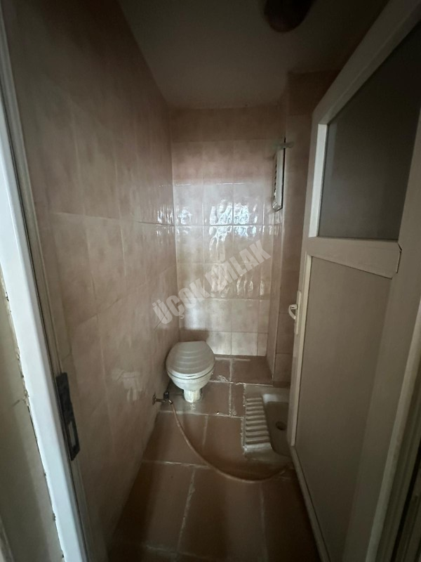 AFYON ÜÇOK EMLAKTAN ATAKÖYDE GENİŞ TEMİZ BAKIMLI 7+1 KİRALIK 200M² 3 KAT DAİRE