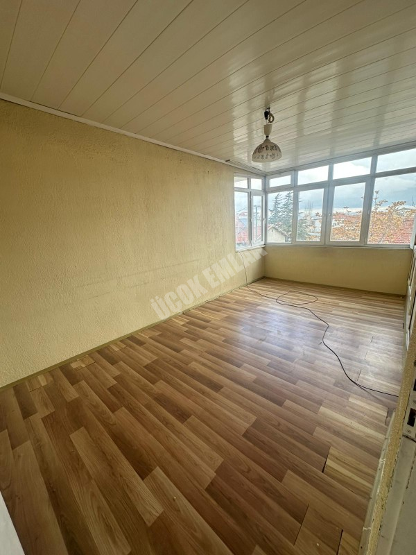 AFYON ÜÇOK EMLAKTAN ATAKÖYDE GENİŞ TEMİZ BAKIMLI 7+1 KİRALIK 200M² 3 KAT DAİRE