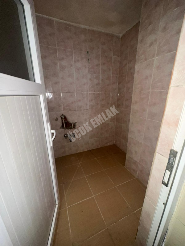 AFYON ÜÇOK EMLAKTAN ATAKÖYDE GENİŞ TEMİZ BAKIMLI 7+1 KİRALIK 200M² 3 KAT DAİRE