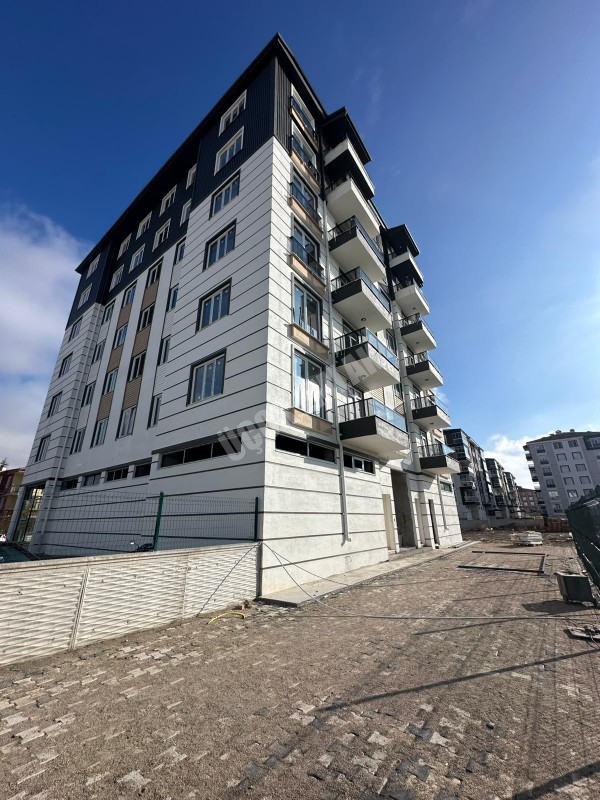 AFYON ÜÇOK EMLAKTAN SAHİPATA MAH SATILIK SIFIR LÜX 3+1 ARAKAT DAİRE ASANSÖRLÜ