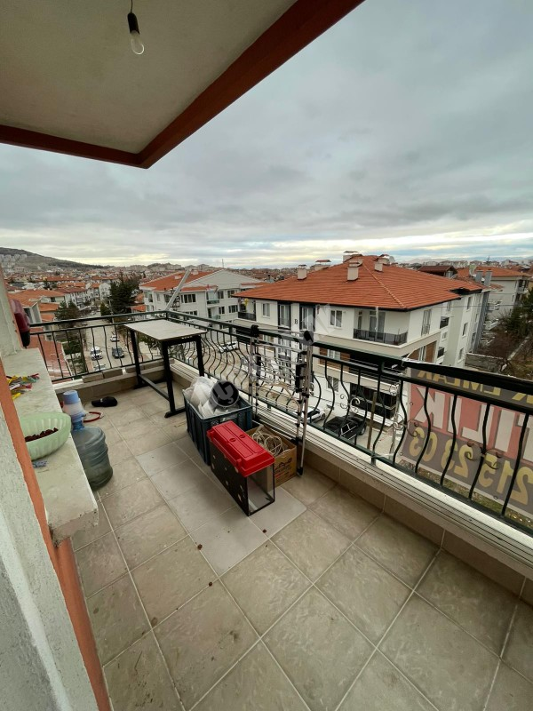 AFYON ÜÇOK EMLAKTAN ESENTEPE MAH SATILIK 3+1 GENİŞ TEMİZ BAKIMLI DAİRE