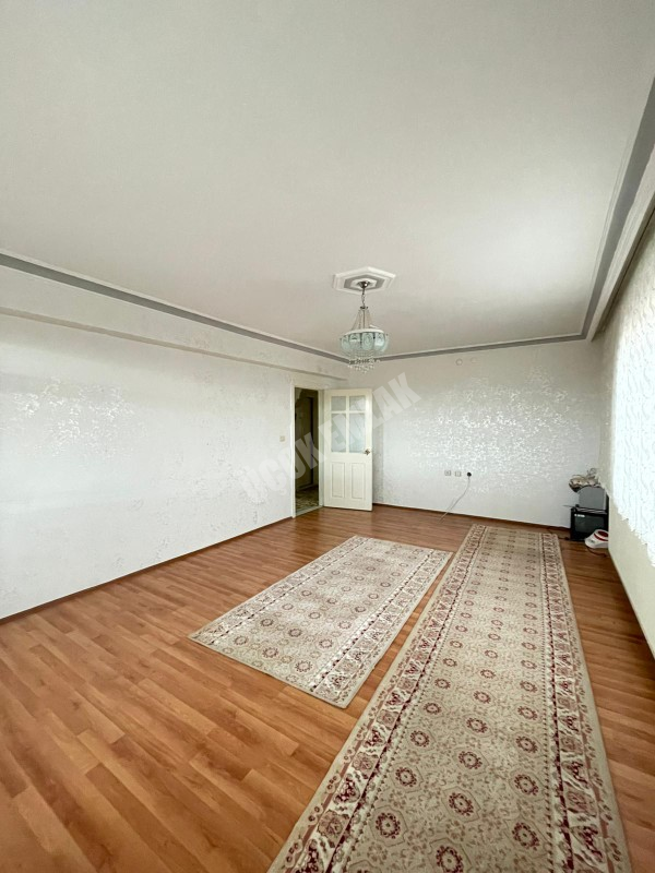 AFYON ÜÇOK EMLAKTAN ESENTEPE MAH SATILIK 3+1 GENİŞ TEMİZ BAKIMLI DAİRE