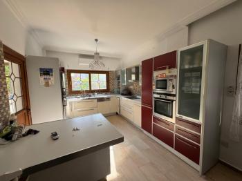 Lefkoşa Gönyeli'de Kolan Hastanesi Karşısında Satılık 6+1 Tripleks Villa 