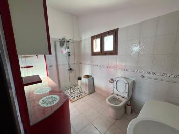 Lefkoşa Gönyeli'de Kolan Hastanesi Karşısında Satılık 6+1 Tripleks Villa 