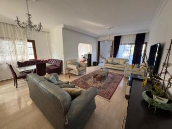 Lefkoşa Gönyeli'de Kolan Hastanesi Karşısında Satılık 6+1 Tripleks Villa 