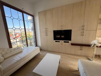 Lefkoşa Gönyeli'de Kolan Hastanesi Karşısında Satılık 6+1 Tripleks Villa 