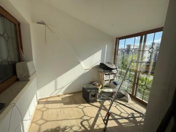 Lefkoşa Gönyeli'de Kolan Hastanesi Karşısında Satılık 6+1 Tripleks Villa 