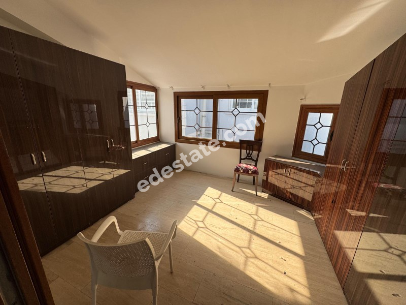 Lefkoşa Gönyeli'de Kolan Hastanesi Karşısında Satılık 6+1 Tripleks Villa 