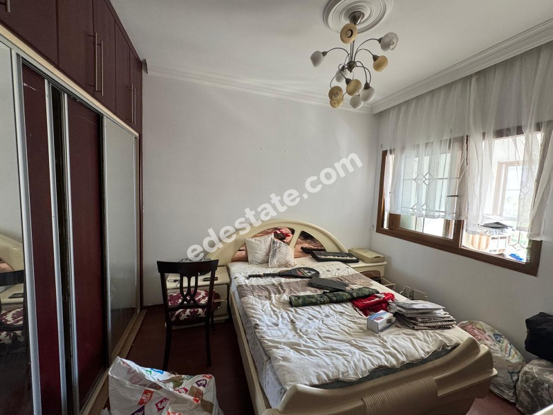 Lefkoşa Gönyeli'de Kolan Hastanesi Karşısında Satılık 6+1 Tripleks Villa 