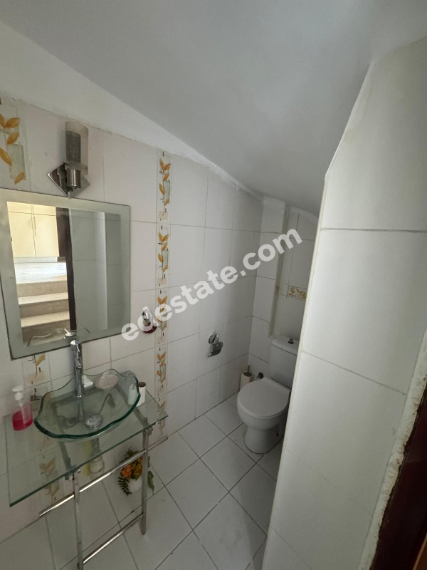 Lefkoşa Gönyeli'de Kolan Hastanesi Karşısında Satılık 6+1 Tripleks Villa 