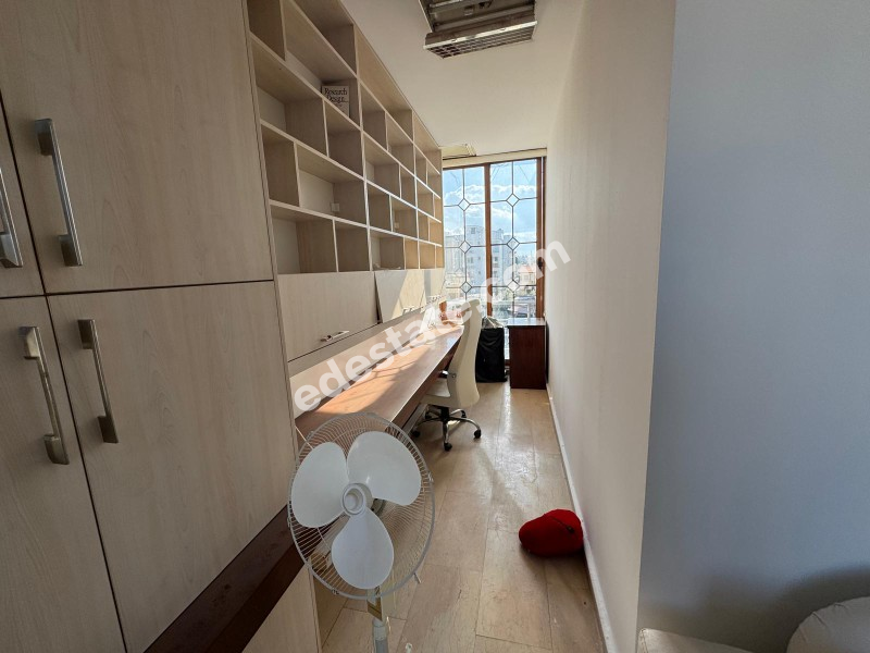 Lefkoşa Gönyeli'de Kolan Hastanesi Karşısında Satılık 6+1 Tripleks Villa 