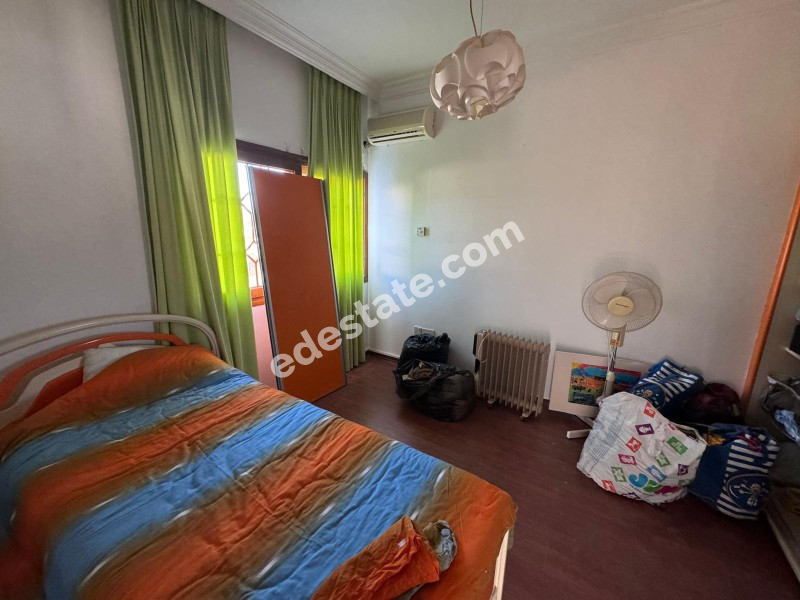 Lefkoşa Gönyeli'de Kolan Hastanesi Karşısında Satılık 6+1 Tripleks Villa 