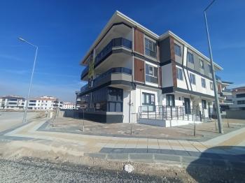 Güvenay - Çorum Çepni Fen Lisesi Bölgesi Sıfır Yüksek Giriş Full 2+1 Daire 