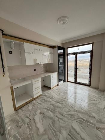 AFYON ÜÇOK EMLAKTAN MAREŞAL F ÇAKMAK MAH SATILIK 2+1 SIFIR LÜX DAİRELER 