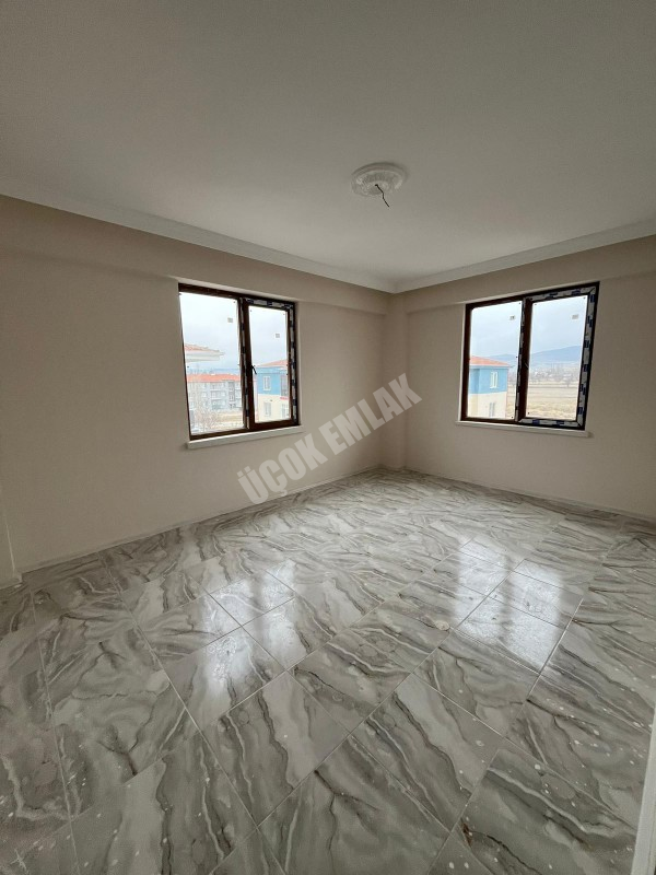 AFYON ÜÇOK EMLAKTAN MAREŞAL F ÇAKMAK MAH SATILIK 2+1 SIFIR LÜX DAİRELER 